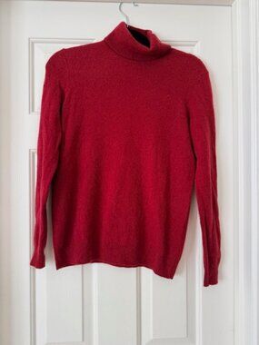 C by Bloomingdales Cashmere Turtleneck, dark red color. Size Medium, EUC